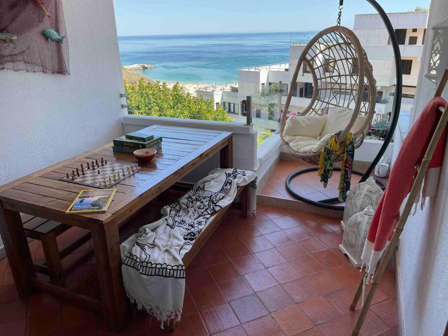Lovely 2 Bedroom With A Pool In Front Of The Beach Sesimbra Eksteriør billede