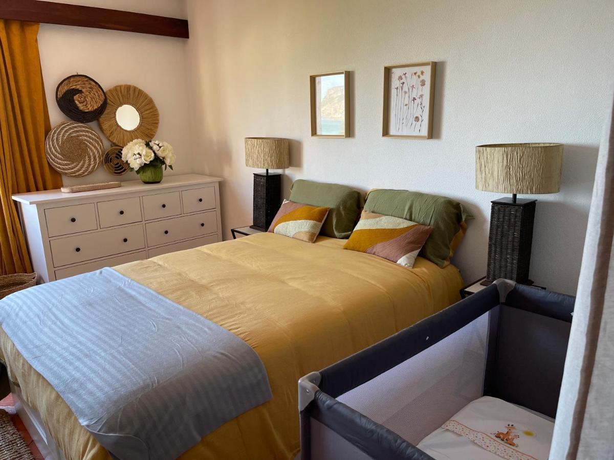 Lovely 2 Bedroom With A Pool In Front Of The Beach Sesimbra Eksteriør billede