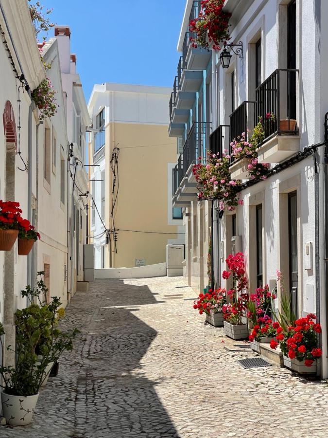 Lovely 2 Bedroom With A Pool In Front Of The Beach Sesimbra Eksteriør billede